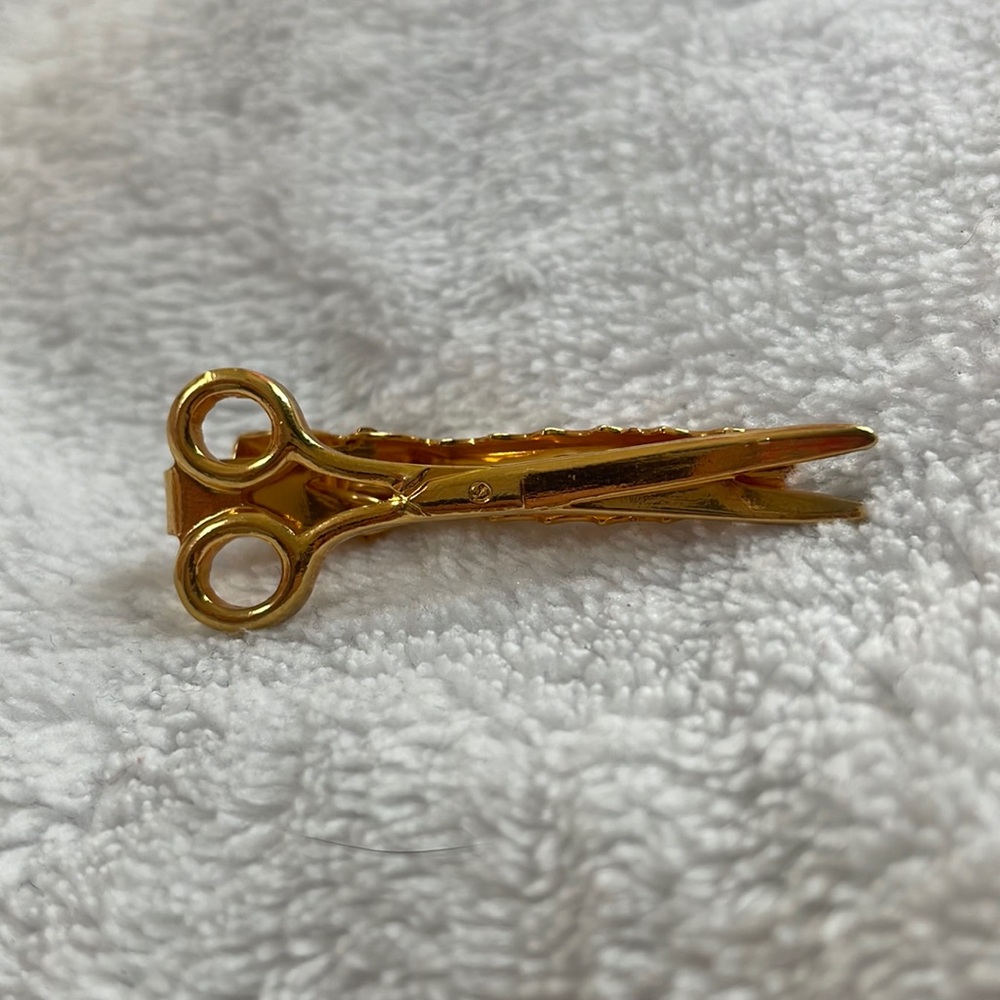 Antique scissors tie clip